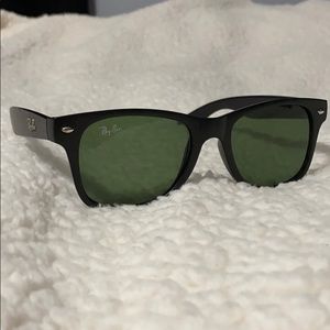 Black Ray Ban sunglasses